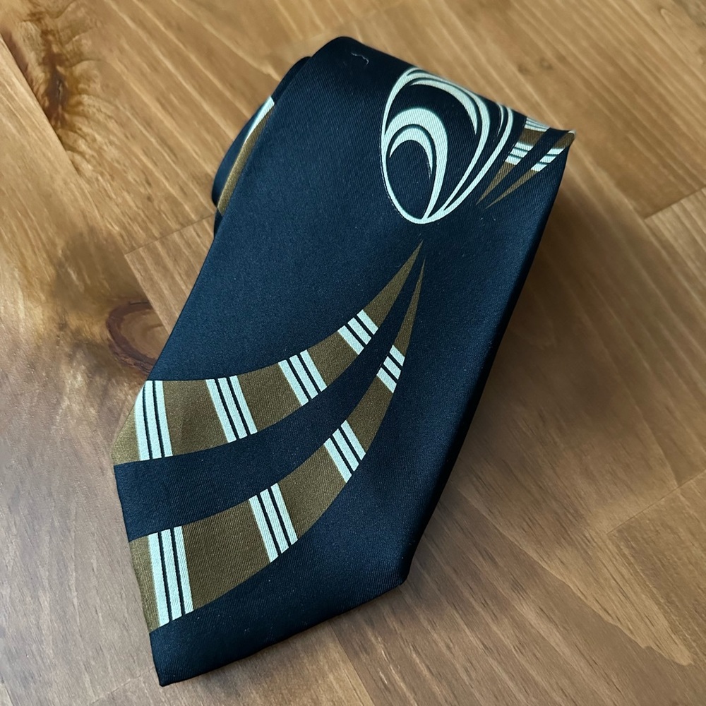 Strathmore Retro-Inspired Swing Men’s Tie